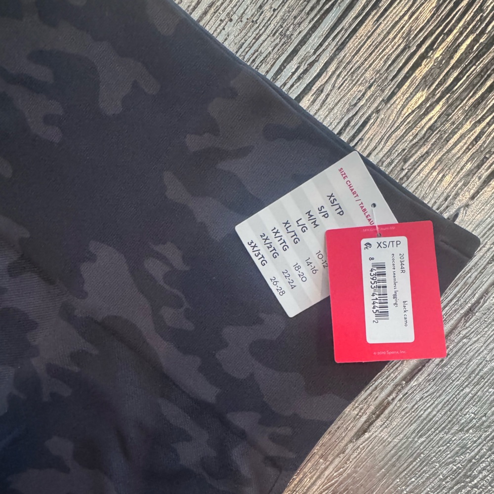 (NWT) Spanx Look At Me Now Camo Legging XS - Picture 8 of 9